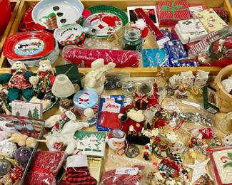 MISCELLANEOUS HOLIDAY DECOR AND ACCESSORIES 