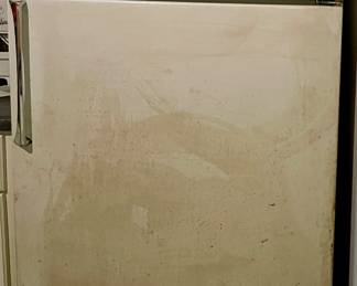 VINTAGE HOT POINT NO FROST 13 REFRIGERATOR/FREEZER