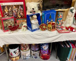 MISCELLANEOUS HOLIDAY DECOR AND ACCESSORIES 