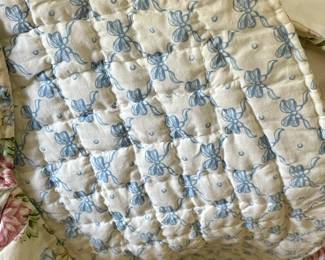 ANTIQUE KNOT QUILT BACK