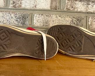 VINTAGE CONVERSE ALL STARS - SIZE 6
