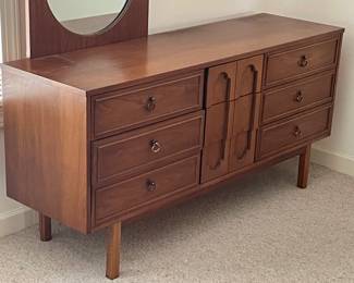 MCM DRESSER/MIRROR BY DIXIE
