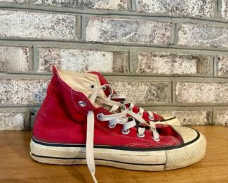 VINTAGE CONVERSE ALL STARS - SIZE 6