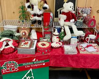MISCELLANEOUS HOLIDAY DECOR AND ACCESSORIES 