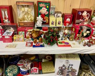 MISCELLANEOUS HOLIDAY DECOR AND ACCESSORIES 