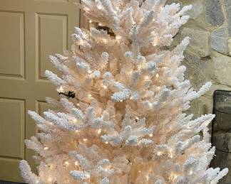 8’ FLOCKED LIGHTED CHRISTMAS TREE