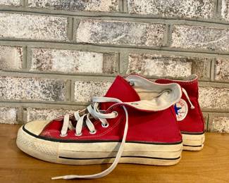 VINTAGE CONVERSE ALL STARS - SIZE 6