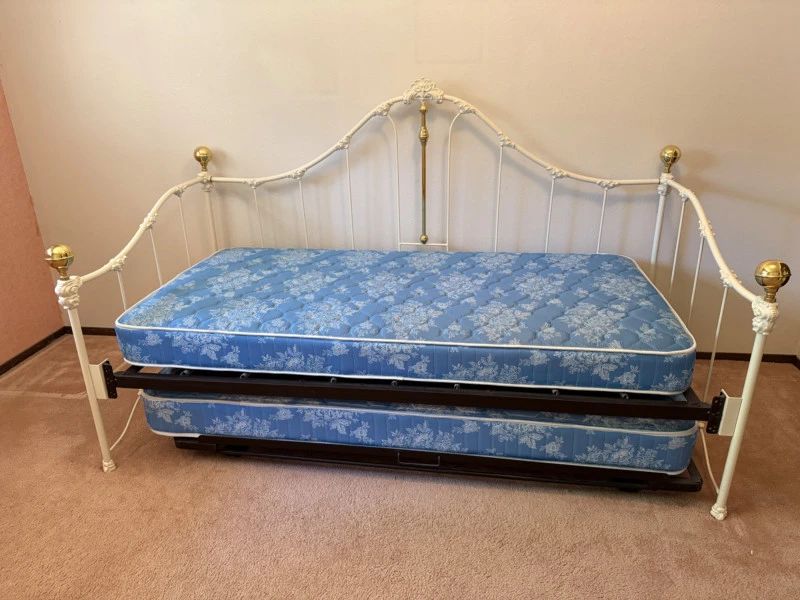 1 CoatedIronandBrassTrundleBed