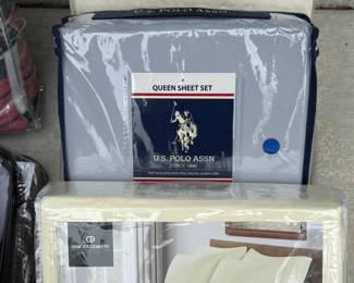 61 QueenBeddingandCurtainsNew