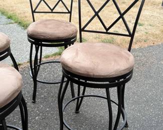185 4MetalFrameSoftSeatSwivelBarStools
