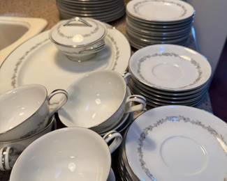 10 NoritakeDinnerwareFor12GrayCrestmontPattern