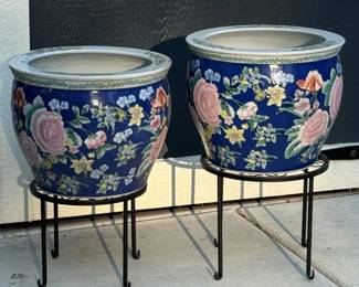 59 ColorfulChinesePotswithMetalStands