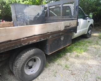 Ford F-350 XL Super Duty, V-10 Triton, 2 Wheel Drive, Tandem Axle, 185,000 miles