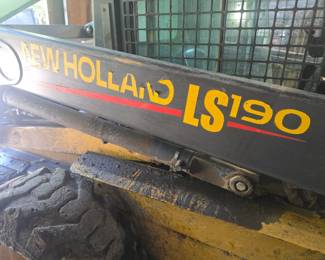 New Holland Hi-flow front loader