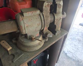 Pipe vice
