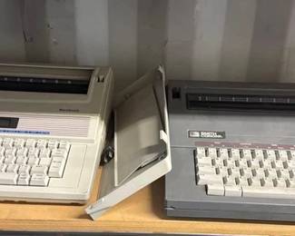 5520 2 Smith Corona Electric Typewriters