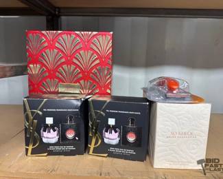 5530  Assorted Womens Perfumes and Razor Blades 