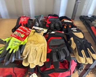 5607  8 Pairs of Work Gloves 