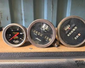 3122  3 Automotive Gages 