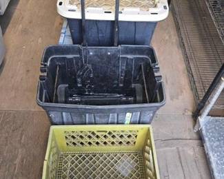 3900  5 Totes  Crates 