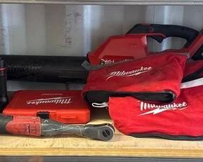 5610  Milwaukee Power Tools, Battery Chargers  Bags 