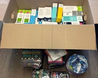 4096 NEW Party Utensils, Napkins and Plates