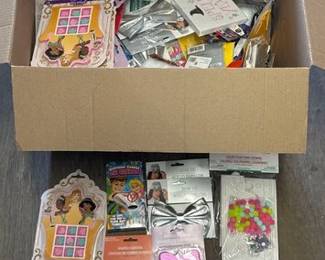 4086  NEW Party Decor and Party Favors 