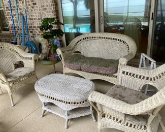 51	$180.00 	4 pieces cream wicker set 
