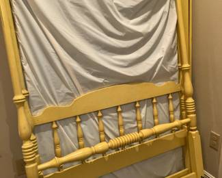 19 $100.00 Twin yellow bed 41Wx65T