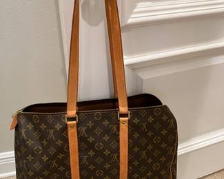 72	$350.00 	Louis Vuitton shoulder bag LV 
