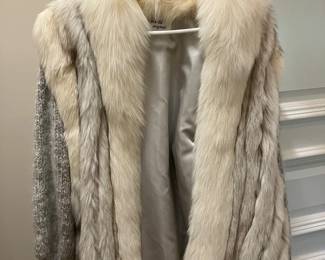 #102	$68.00 	John Ross Priginals Fur Jacket
