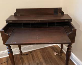 11 $200.00 Spinet plantation desk 36x20x33
