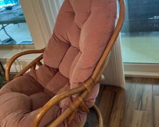 29 $90.00 Rattan swivel chair 35Dx38Tx33W