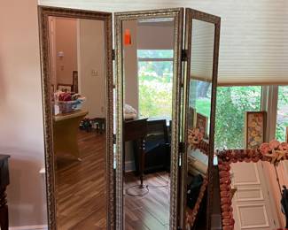 105	$210.00 	3-Panel Mirror Screen
