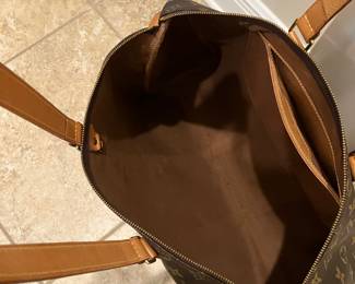 72	$350.00 	Louis Vuitton shoulder bag LV 

