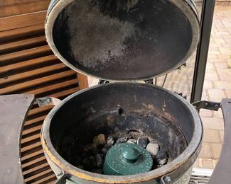 71	$250.00 	Big green Medium egg missing grilling top 16 or 18"
