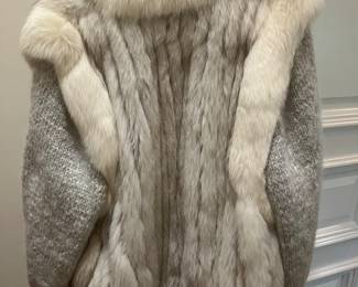 #102	$68.00 	John Ross Priginals Fur Jacket
