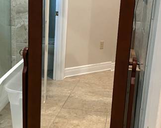 104	$100.00 	Freestanding Mirror/Jewelry Case
