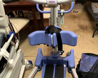 65	$800 	Joerns Hoyer Journey 340 Lift hydraulic manual help individuals with limited mobility from sitting to standing position. 
