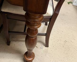 59	$360.00 	Table with bulbous tulip legs 5x5x31T
