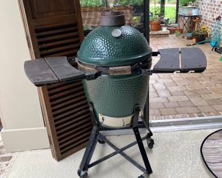 71	$250.00 	Big green Medium egg missing grilling top 16 or 18"
