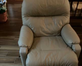 15 $110 each Swivel Rockers tan color 82x42Wx48T