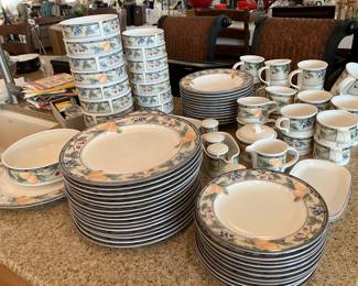 77 $140.00 Mikasa Intaglio Dinnerware