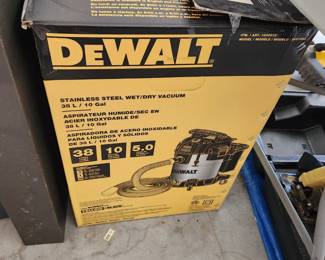 DeWALT shop vac