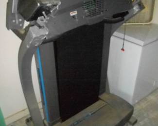 Treadmill (damaged)