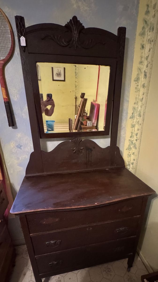 195O’s. Dresser , dive tail corners $250