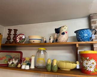 Roosters , daisies galore