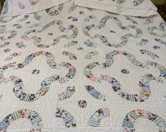 Full size quilt top with pillow shams $40
Also many more comforter sets . Vintage linens