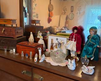 Vintage jewelry boxes , costume jewelery, perfume bottles