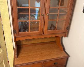 Bassett solid maple hutch - 2 pieces $300